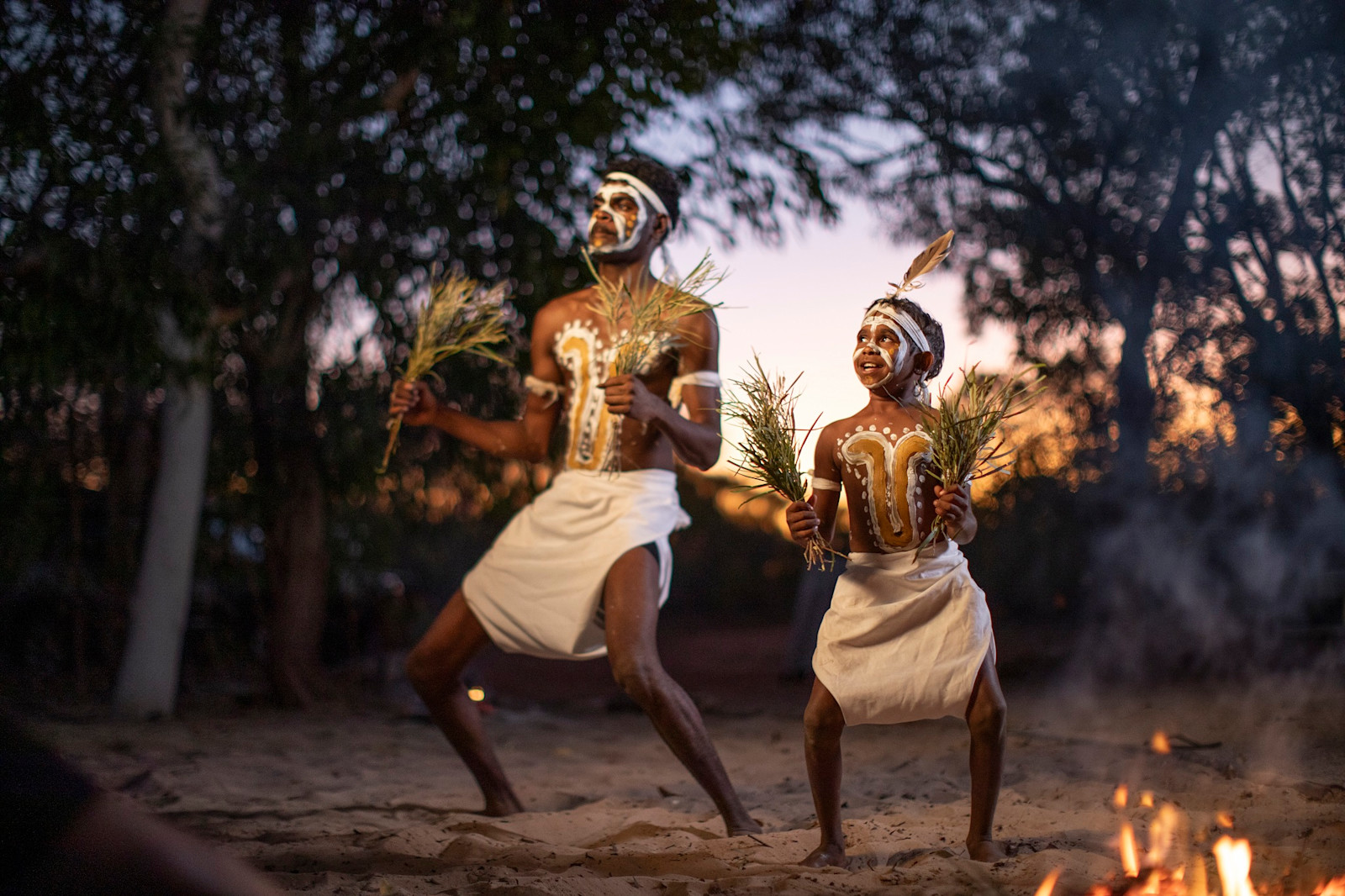 Pintirri Dancers, Mabu Buru Tours, Broome, Western Australia © Tourism Australia