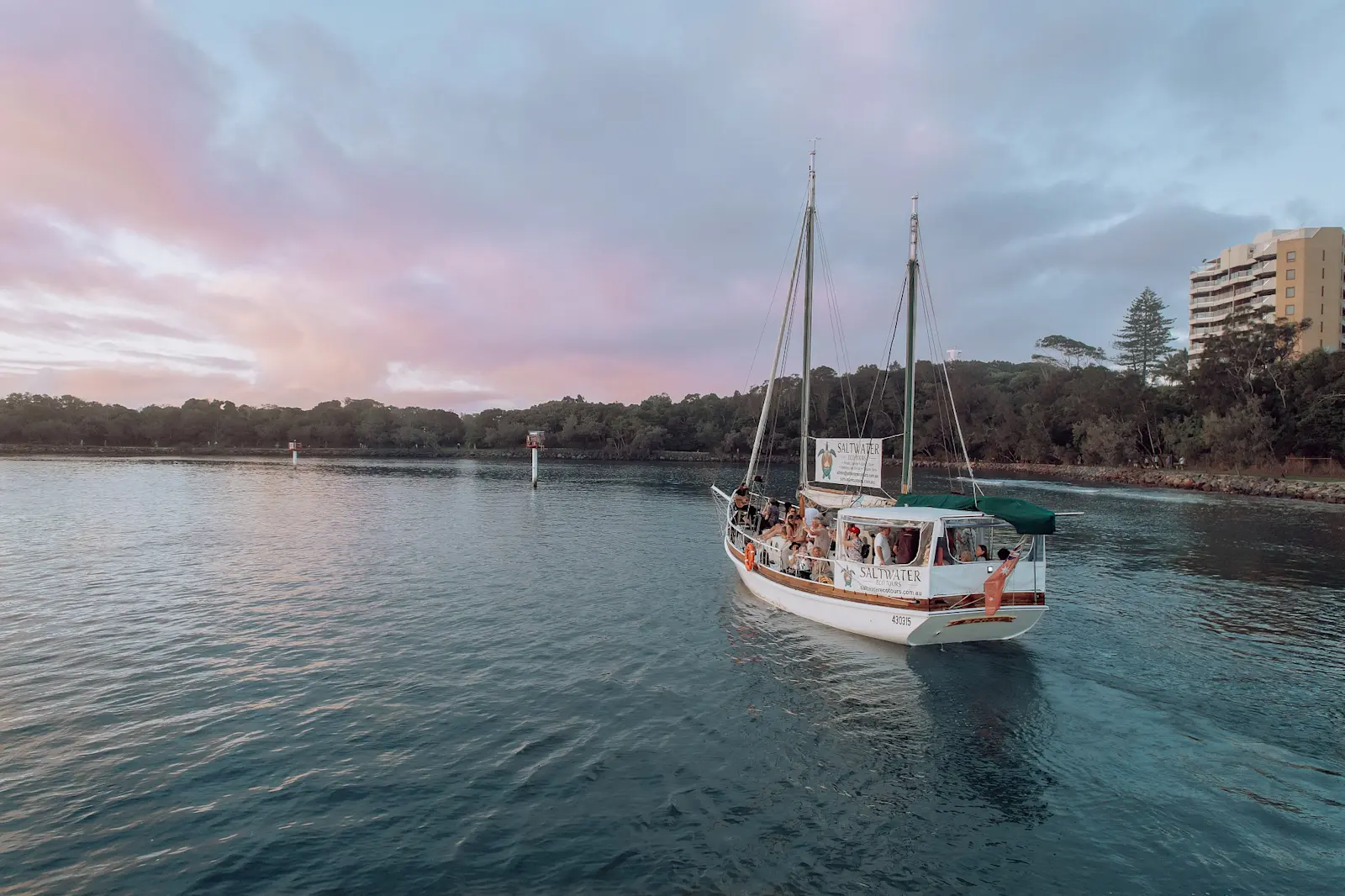 Saltwater Eco Tours sunset cruise around the Sunshine Coast, Queensland © Tourism Australia 