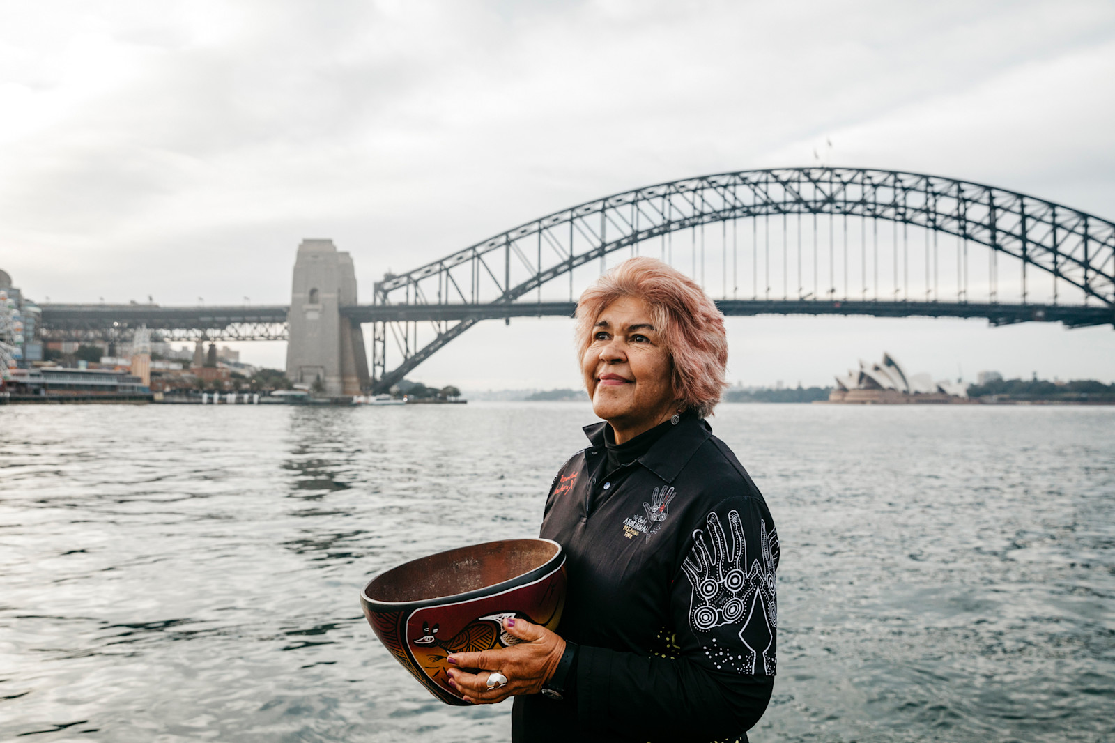 Dreamtime Southern X’s Margret Campbell performing a smoking ceremony at Blues Point Reserve, NSW © Destination NSW 