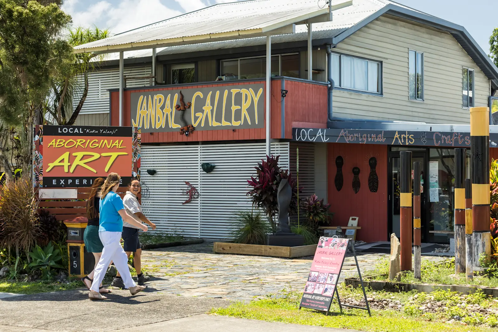 Guide leading guests to the Janbal Gallery for an Aboriginal art class, QLD © Tourism Australia